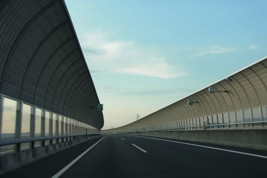 How Effective are Vehicle Sound Barriers in Extreme Heat? Challenges and Innovations in Dubai