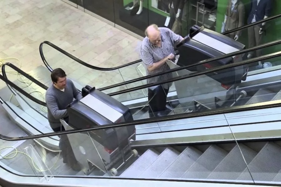 Elevating Cleanliness: The Impact of the Roots Escalator Cleaning Machine in UAE