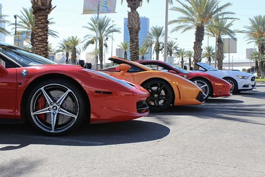 How Dubai’s Real Estate and Hospitality Sectors Influence Exotic Car Rentals